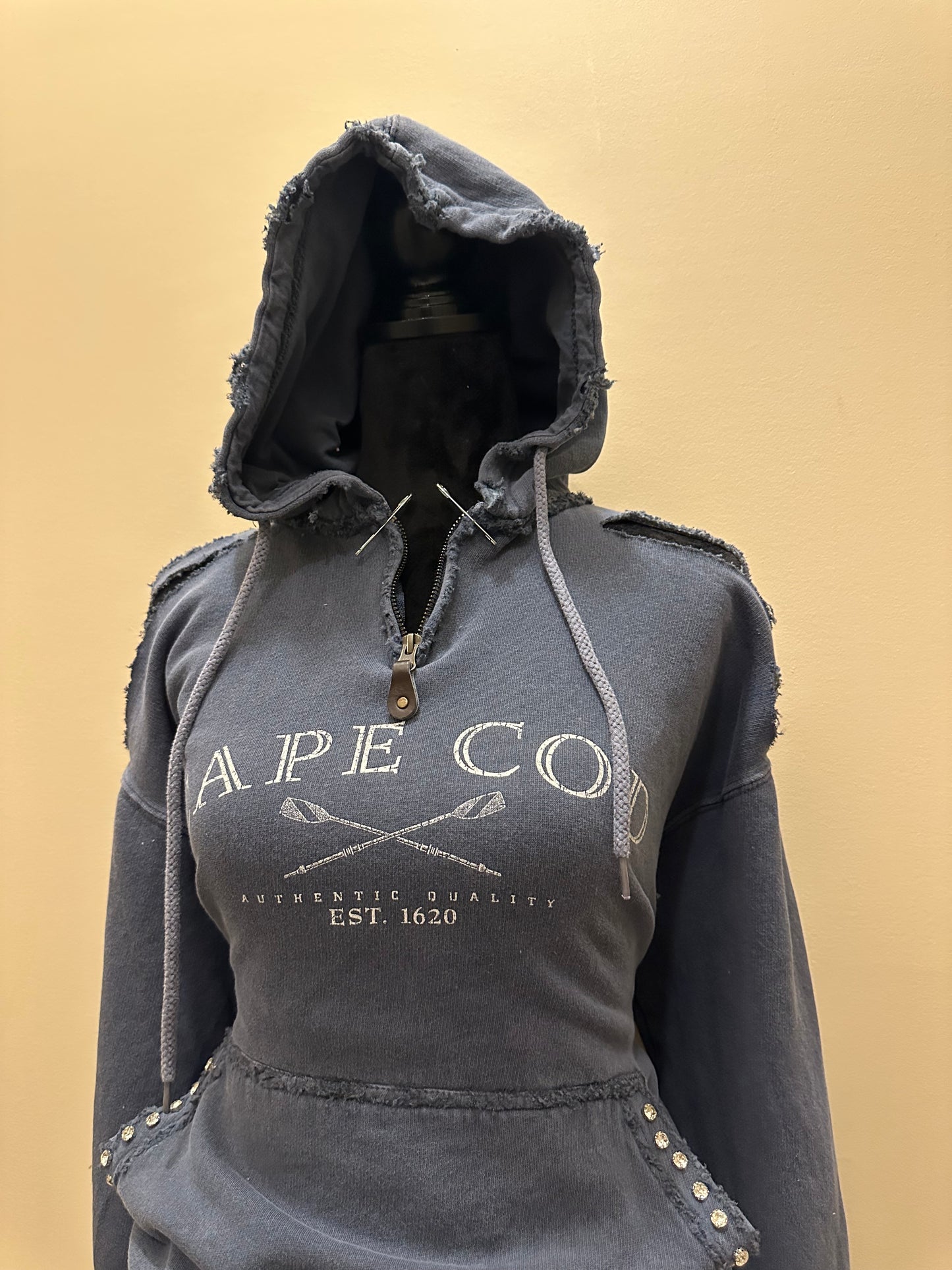 Charcoal gray ￼